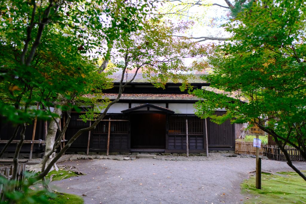 XT304266