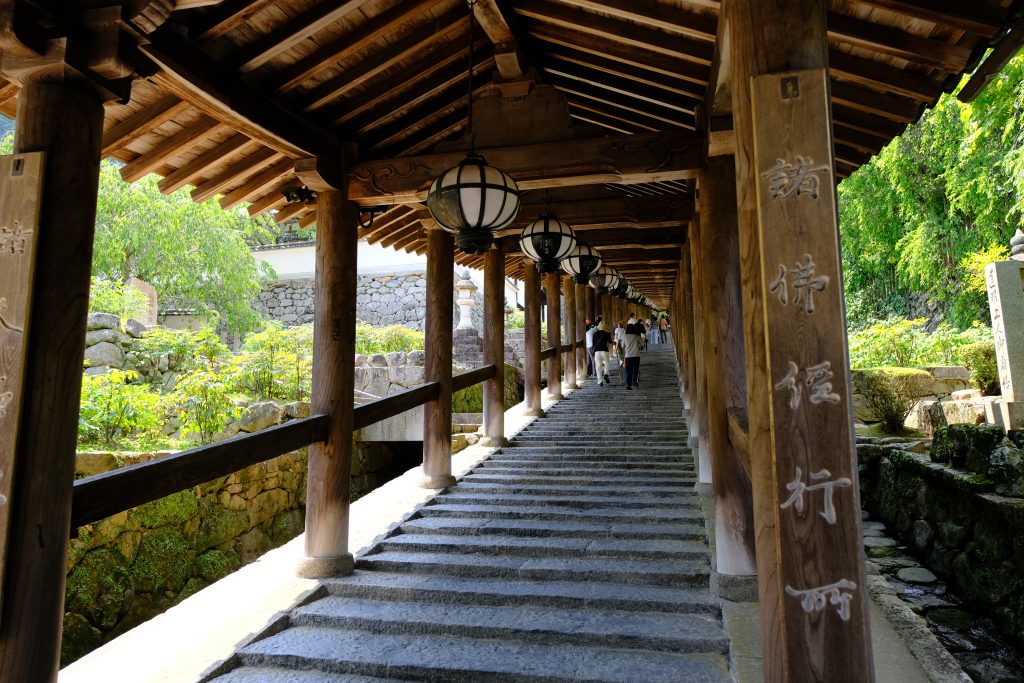奈良長谷寺399級木造登廊起點